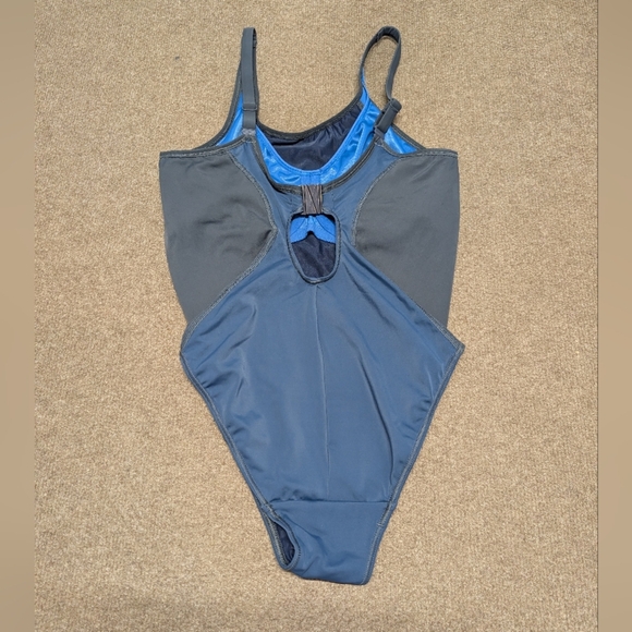 Freya Active Women's One Piece Freestyle Molded Undewired Swimsuit 36DDD - Picture 5 of 13
